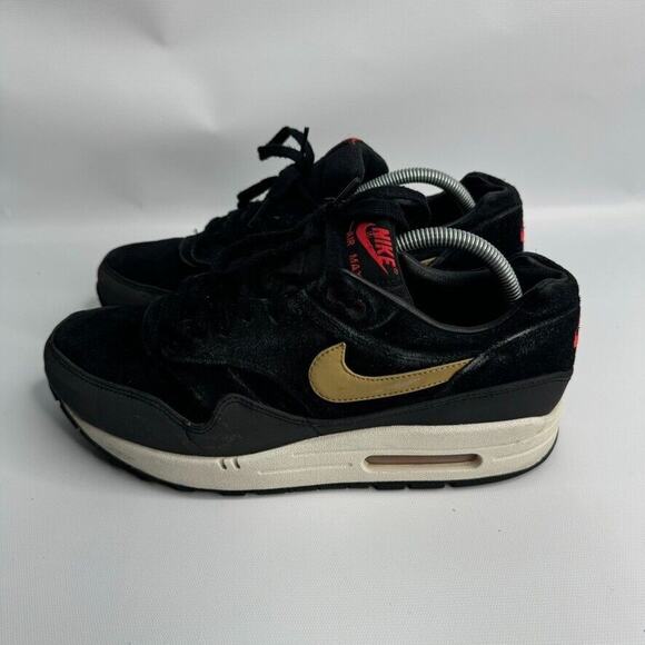 NIKE AIR MAX 1 PREMIUM #512033-076 MEN'S SIZE 9.5 BLACK METALLIC GOLD. - Picture 3 of 9